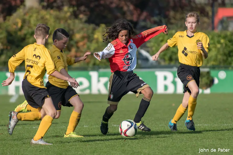 Gehavend Feyenoord Onder 13 pakt punt in Limburg