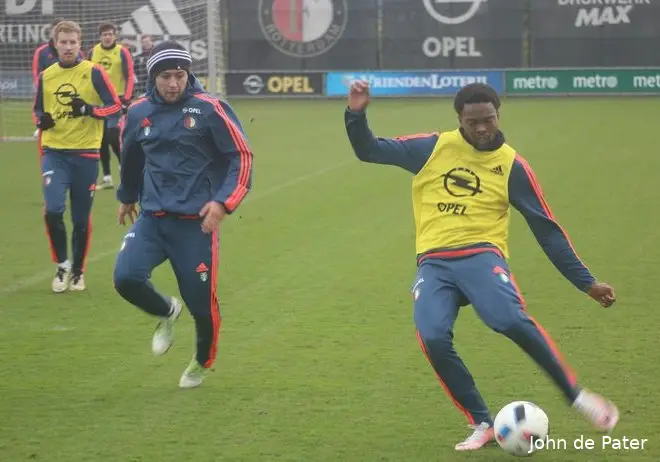 Feyenoord werkt zonder internationals toe naar stadsderby
