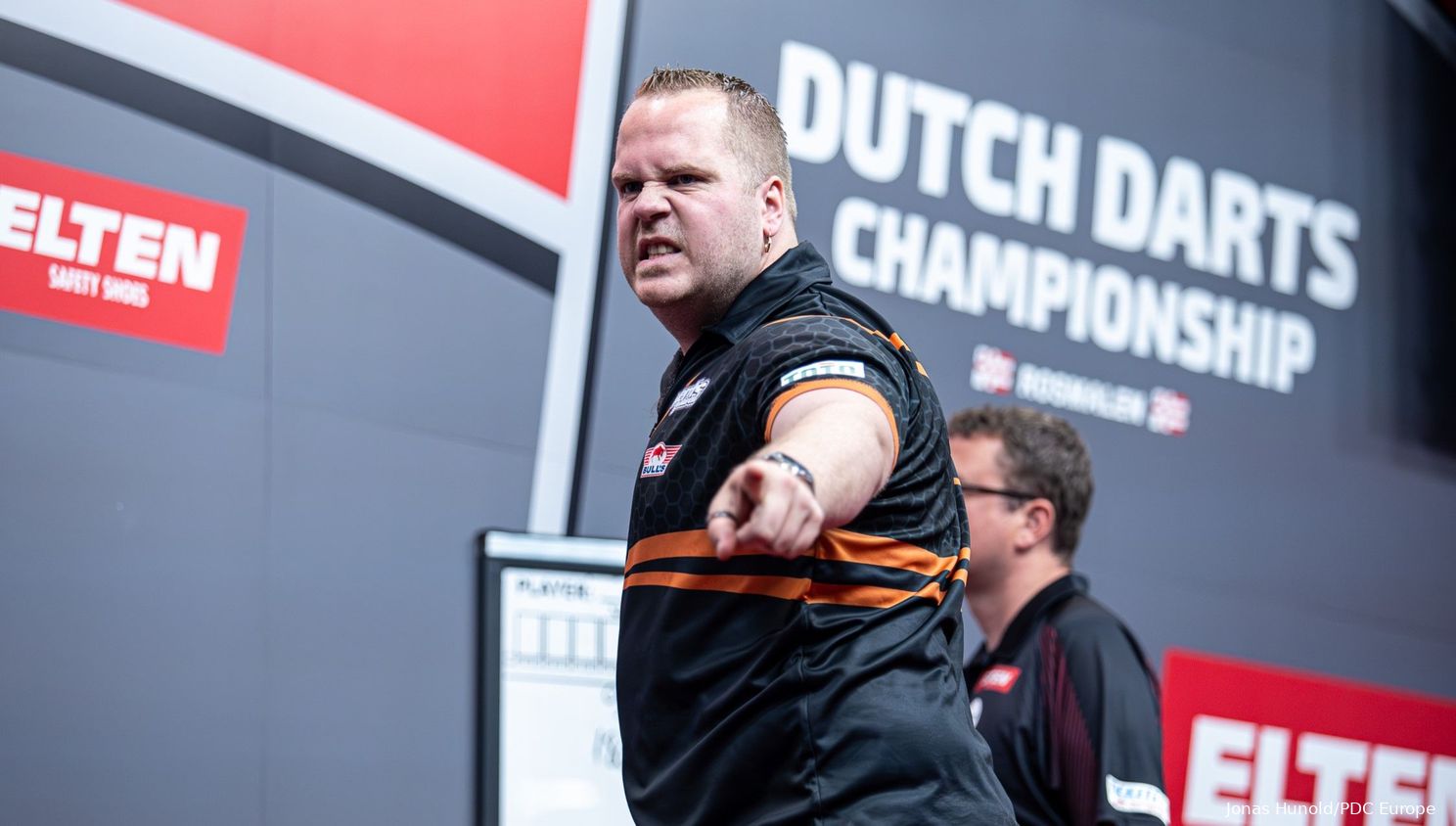 "My darts career is on the back burner for a while" - Dirk van Duijvenbode works extremely hard to play pain-free again