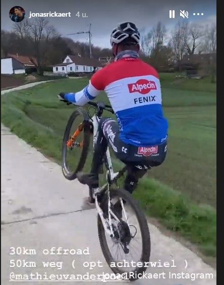 Ondertussen in het peloton | Na Parkhotel moet ook vrouwenploeg DSM passen voor LBL