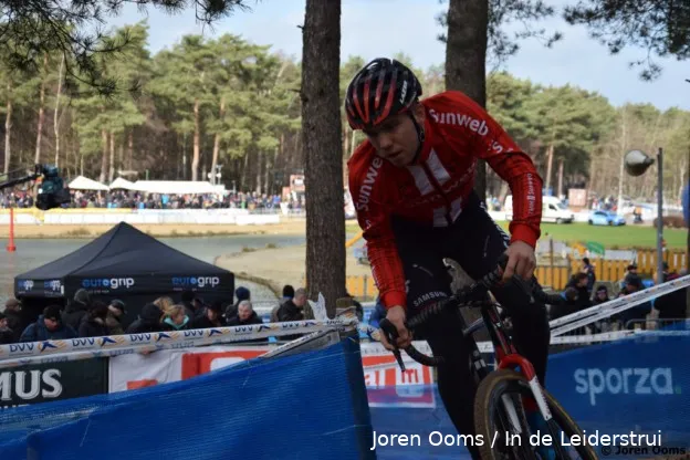 Gemengd seizoen Nieuwenhuis: 'Sterkere renner geworden', cross 'moet beter'