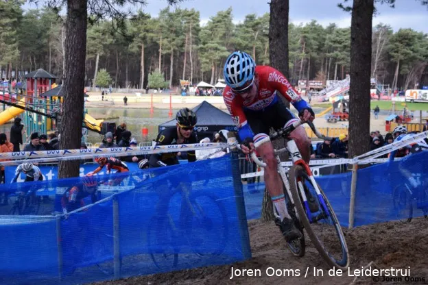 Kamp in tranen na behalen wereldtitel: 'Voelde me slecht aan het begin'