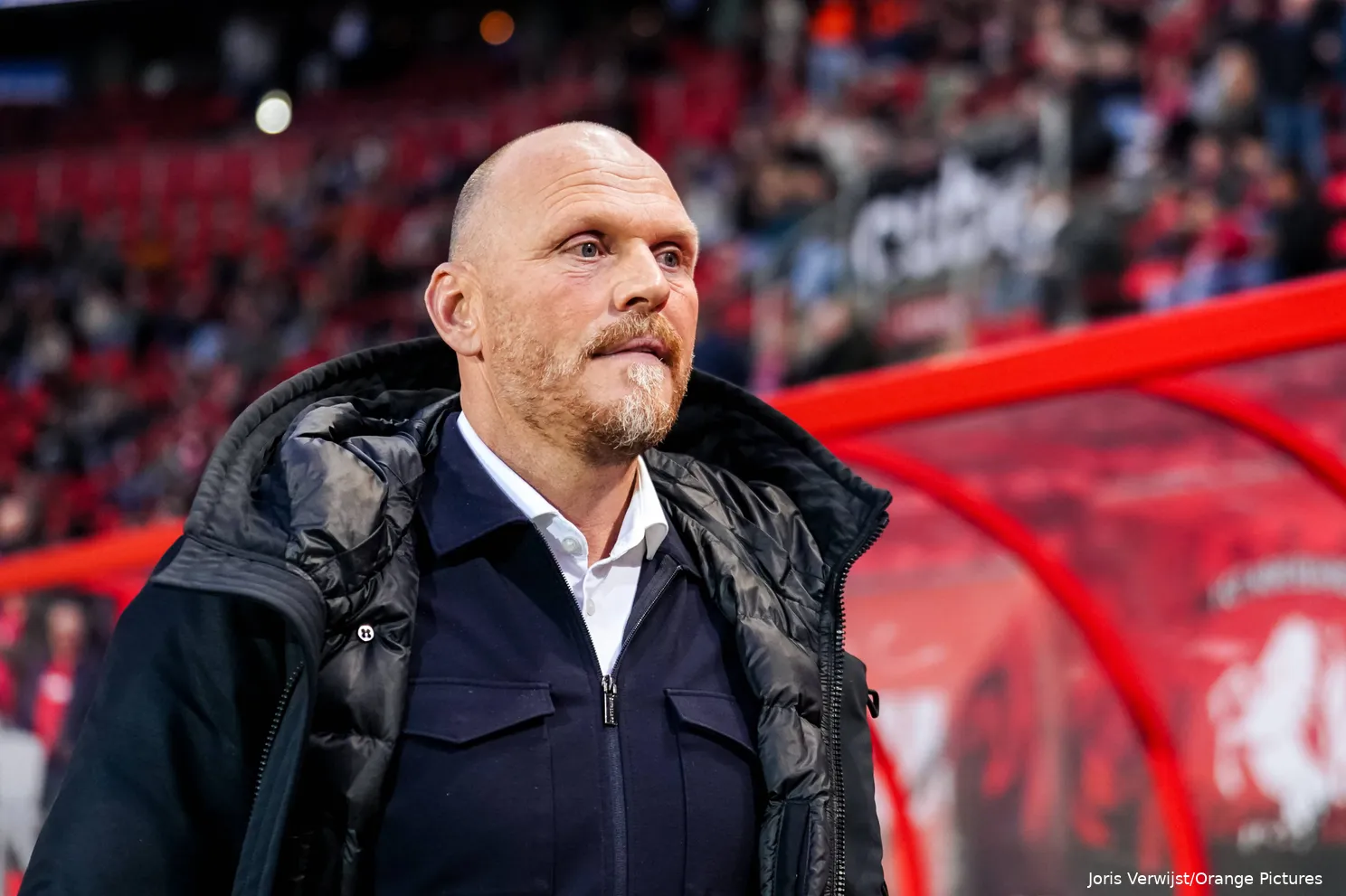 joseph oosting fc twente psv 2025 dug out