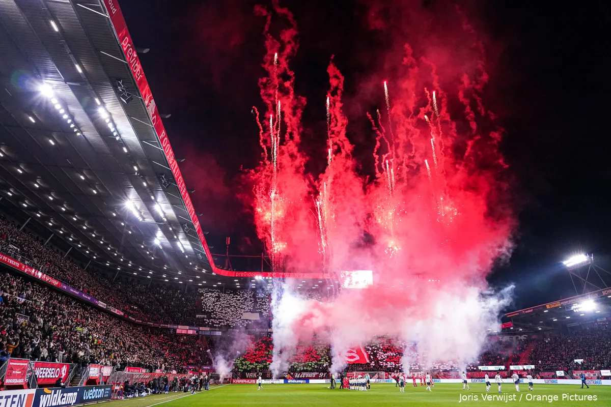 vuurwerk sfeeractie vak p supporters fc twente psv 2023 2024