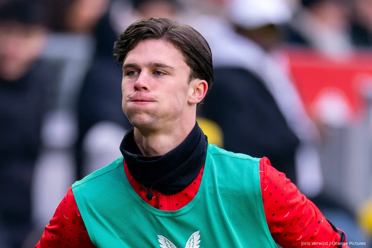 lucas vennegoor of hesselink warming up