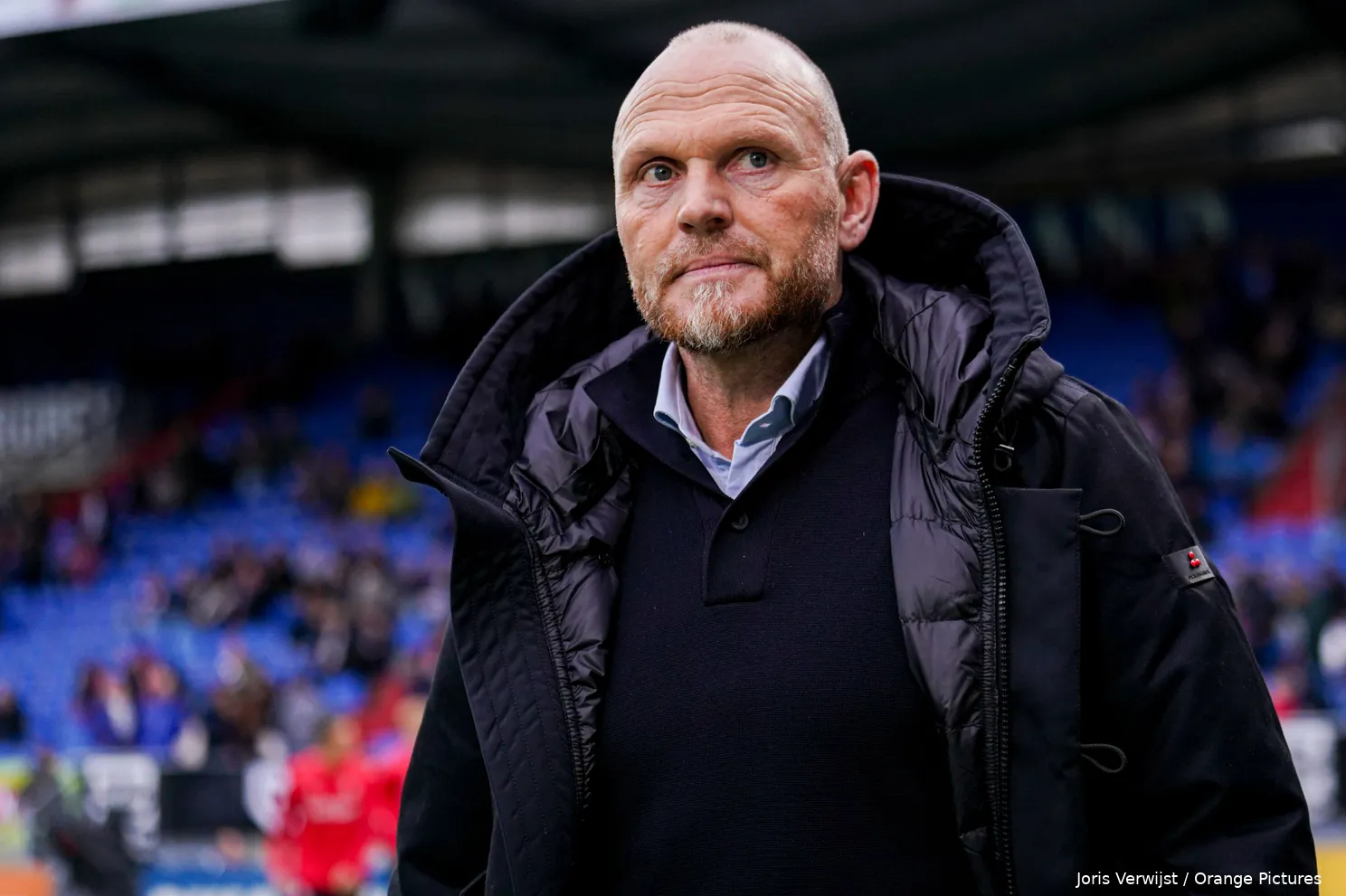 joseph oosting trainer kijkt medium willem ii fc twente 2024 2025