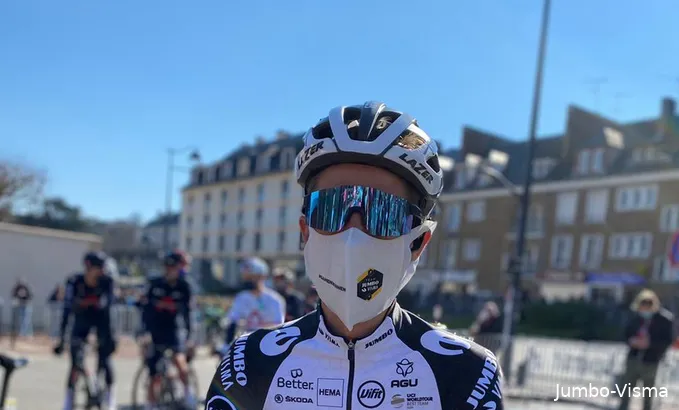 [Update] Bennett showt nieuwe kampioenstrui die wél goedgekeurd is