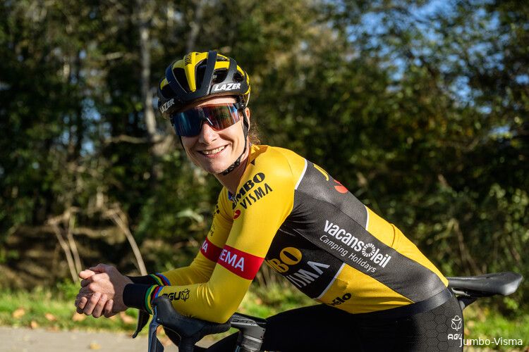 Update | Marianne Vos zit na operatie weer op de fiets, voorlopig geen veldritten in 2023/2024