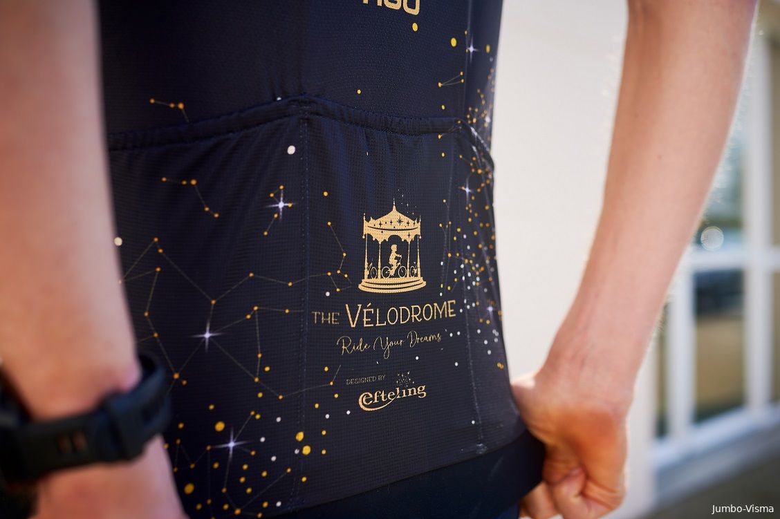 Jumbo-Visma en de Efteling presenteren Tour de France-tricot 'The Vélodrome': 'Durven dromen om deze na te jagen'