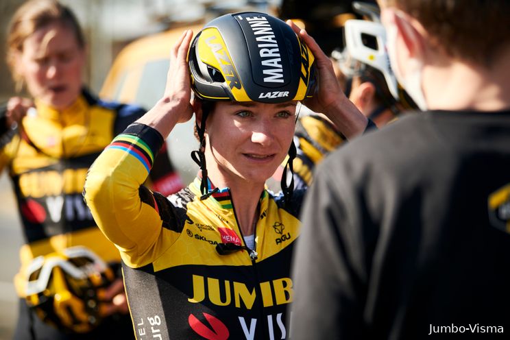 Vos wint voor het eerst in haar loopbaan Gent-Wevelgem met imposante spurt