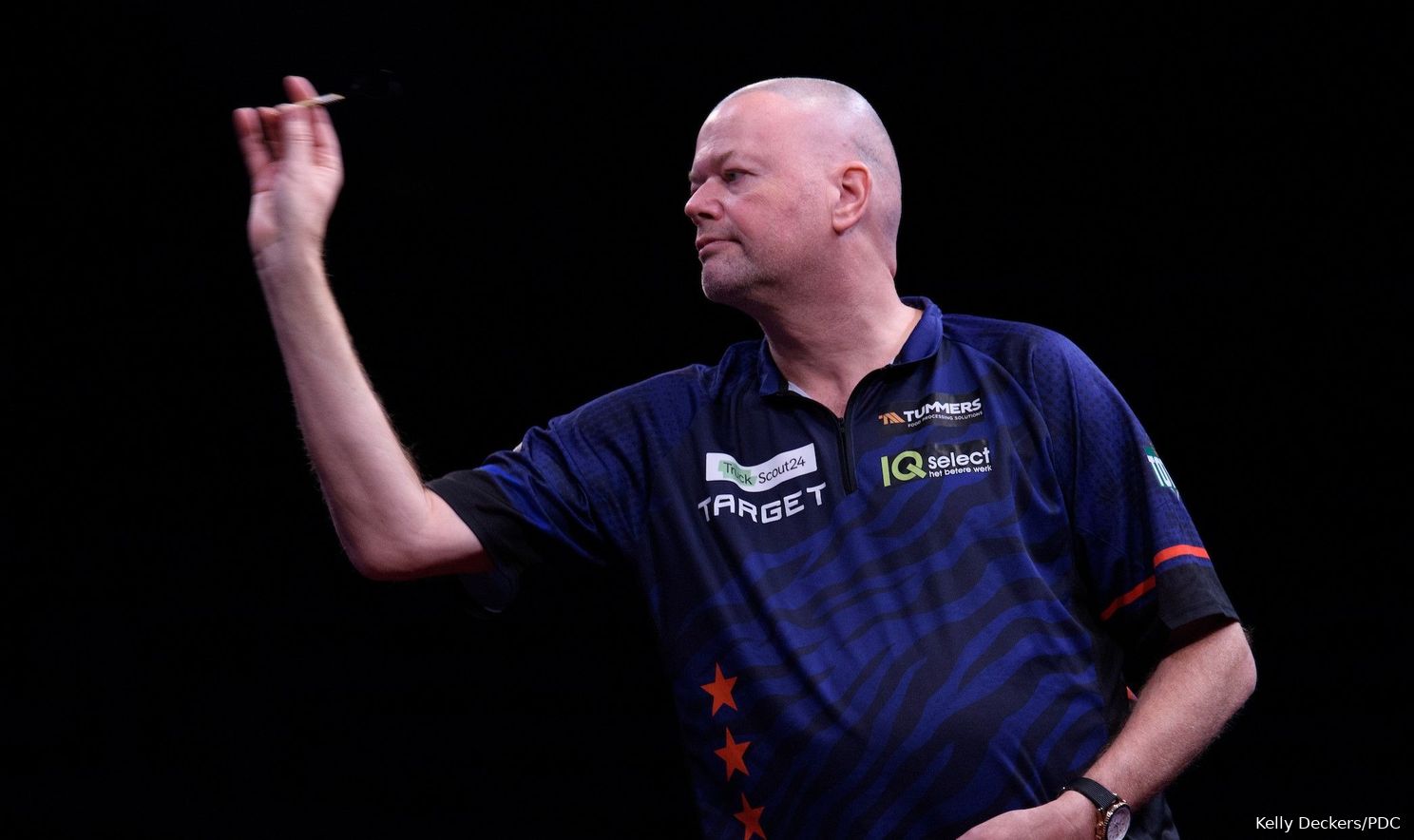 "Ik heb hier gewoon een pak slaag gehad, zo simpel is het" - Raymond van Barneveld blaast de aftocht na eerste ronde EK Darts