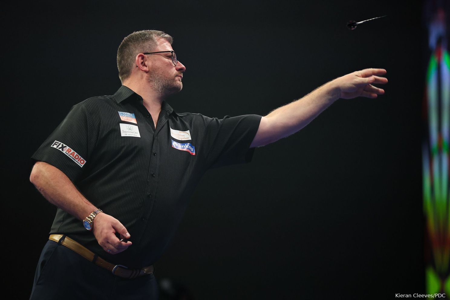 "Ben zeker geen favoriet, ik wil het de topspelers gewoon moeilijk maken" - James Wade voorbij Rob Cross naar tweede ronde op EK Darts