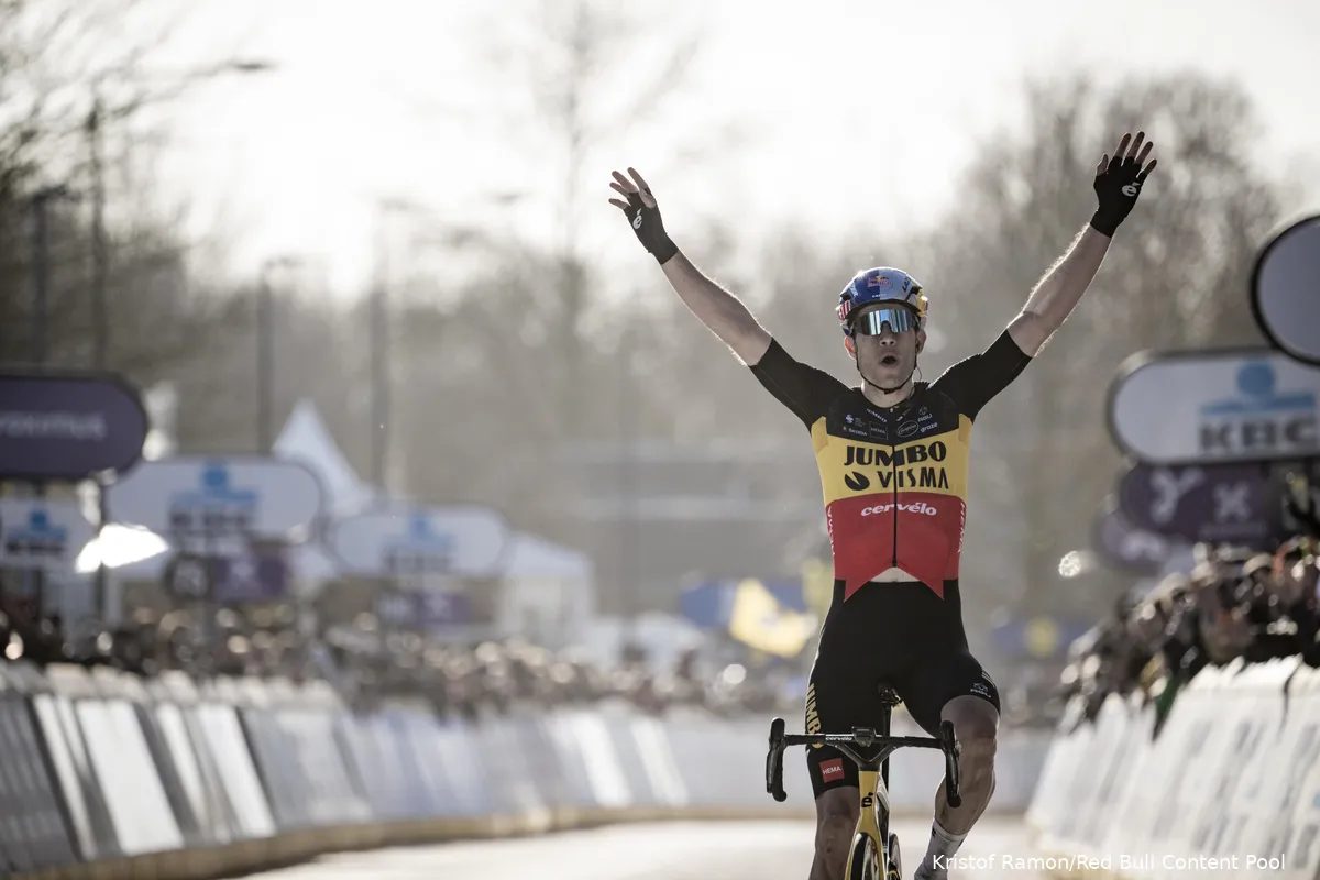Van Aert over Van der Poel in Sanremo: 'Verrassend dat er zo lang werd gewacht met beslissing'