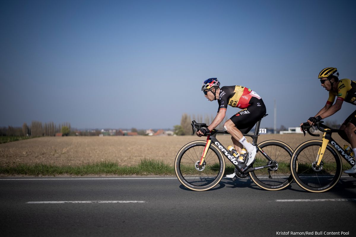 Alle seinen op groen: Van Aert na flinke screening Jumbo-Visma fit genoeg voor Parijs-Roubaix
