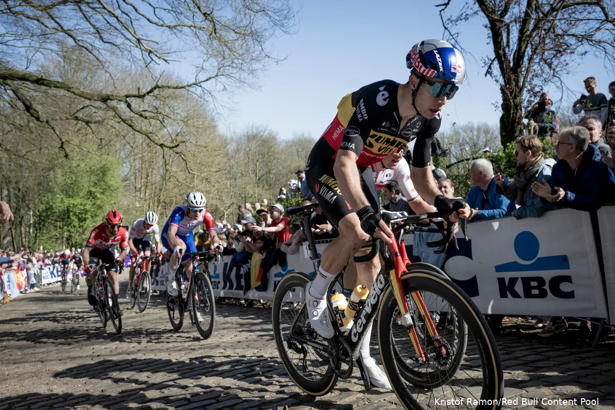 Van Aert bevestigt dienende rol in Parijs-Roubaix: 'Helpers kunnen ook ver komen'