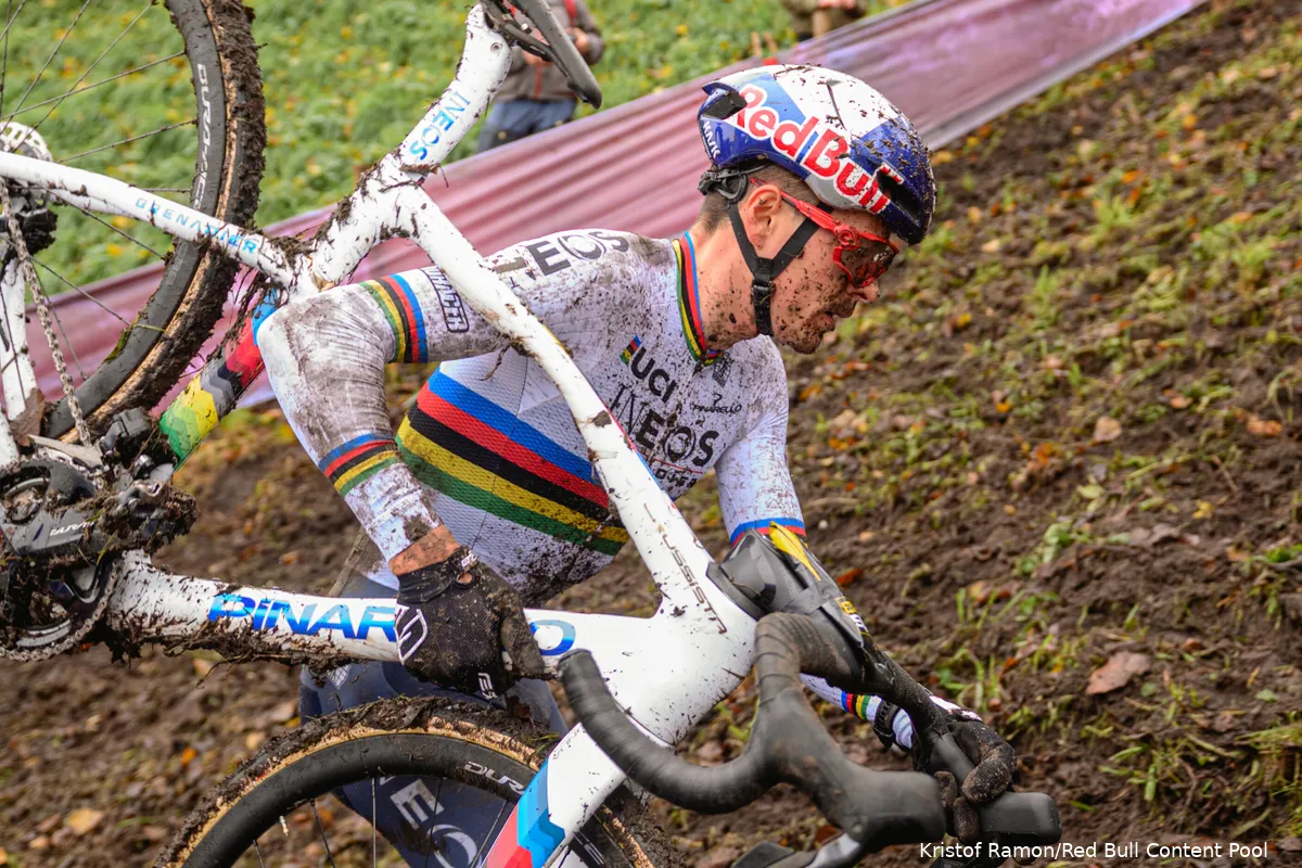 Pidcock slaat na harde crash in Baal de cross in Herentals over en verdwijnt vervroegd van strijdtoneel