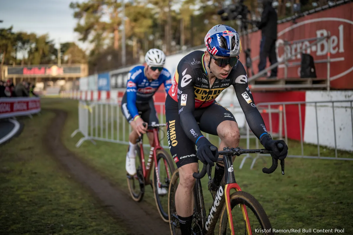 Wuyts baalt van rol Adrie van der Poel, Zonneveld adviseert Mathieu: 'Aan het achterwiel van Van Aert plakken'