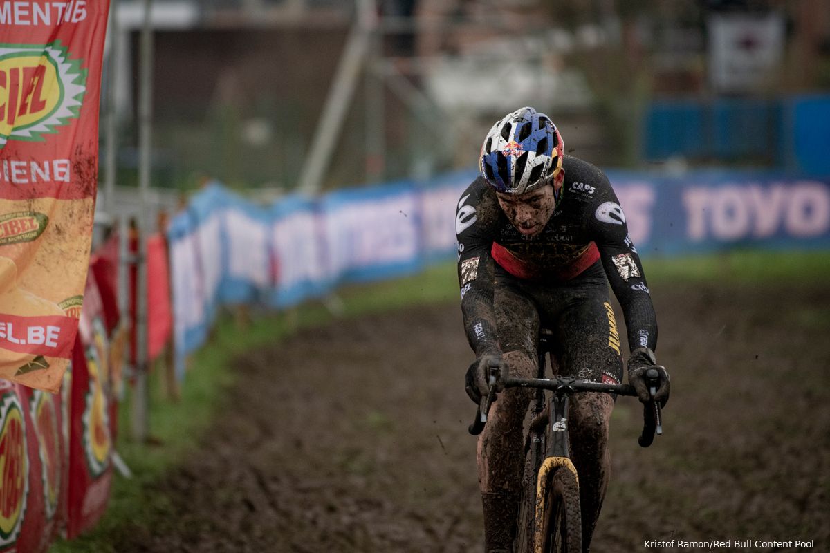 IDL Watch tip | The day Van Aert outpaced rival Van der Poel by minutes in Dendermonde mud