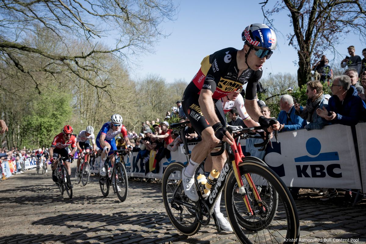Van Aert bevestigt dienende rol in Parijs-Roubaix: 'Helpers kunnen ook ver komen'