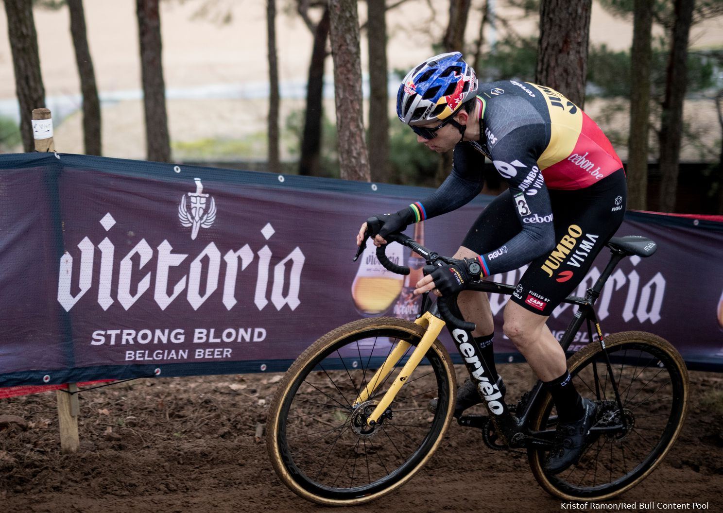 IDL over het veldrijden | Zorgen om Van der Poel, beste Van Aert in het veld ooit?
