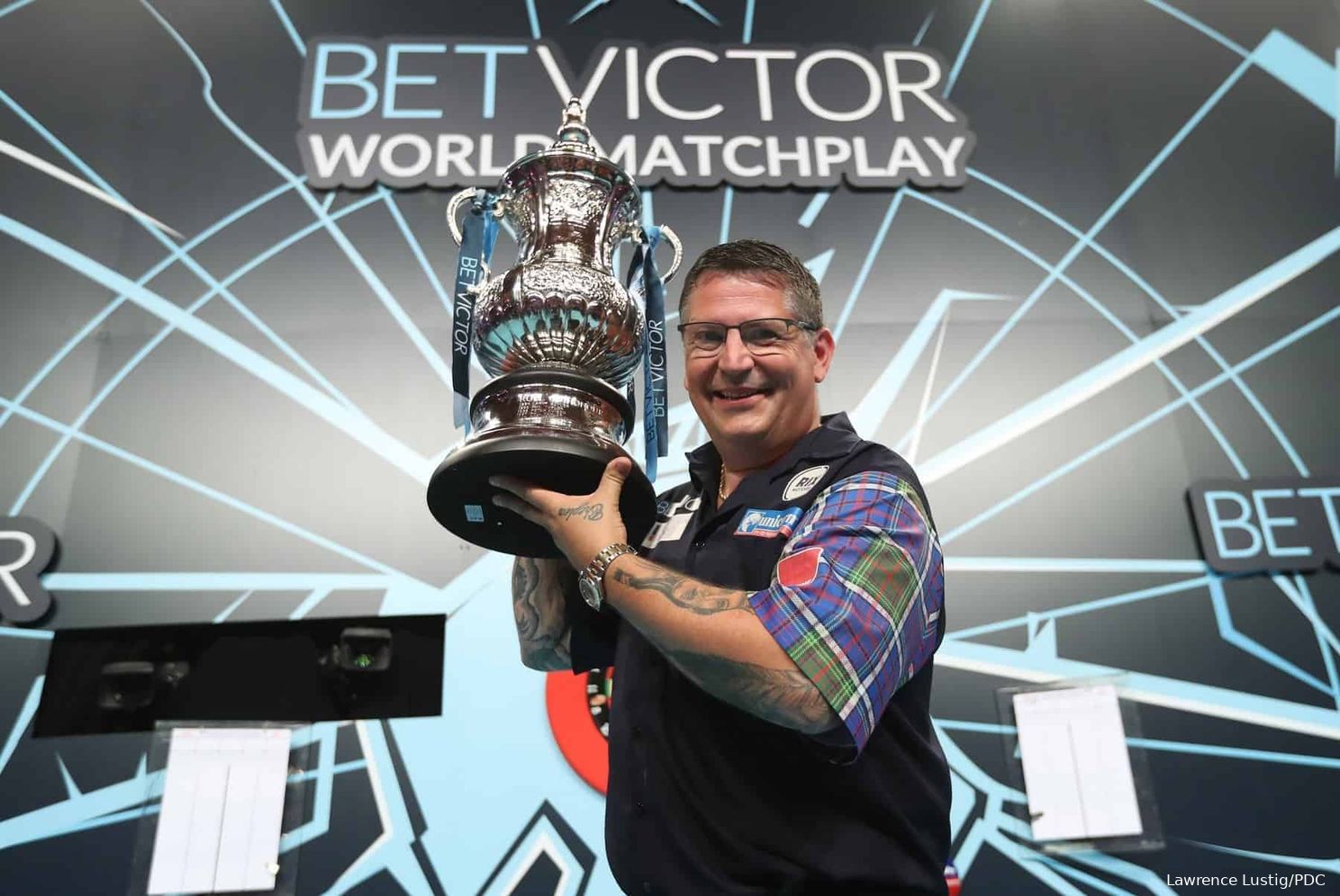 THROWBACK VIDEO: Gary Anderson lifts the roof on Winter Gardens with nine-darter at 2018 World Matchplay