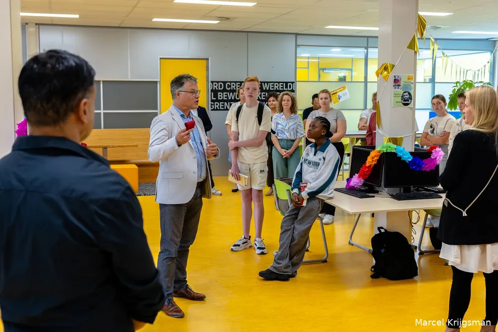 Wethouder Westerbeek tijdens de opening