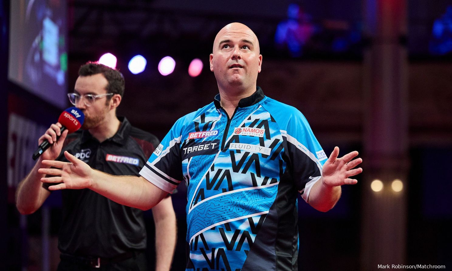 "Rob, Roooooooob?! Nee, hij kan me niet horen" - Wayne Mardle wordt radeloos van geknoei van Rob Cross op dubbel 16