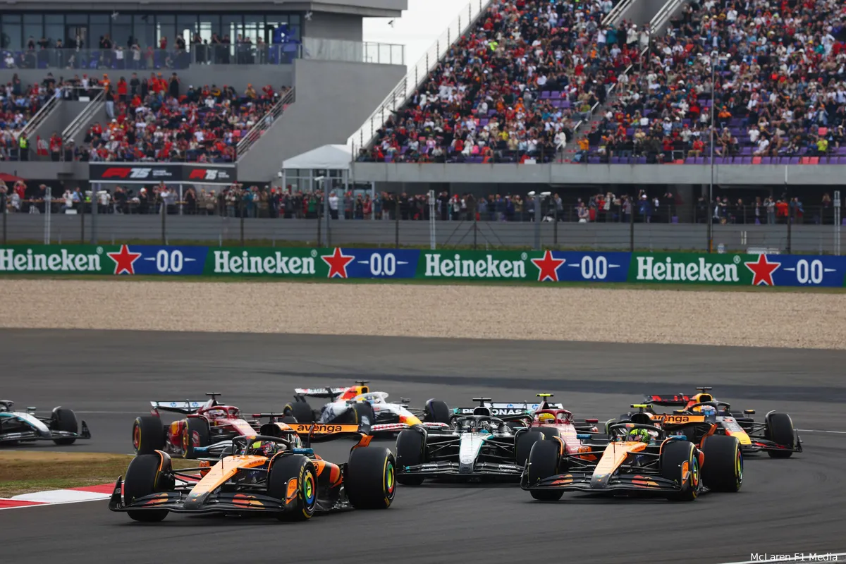 startgrid mclaren china mercedes redbull oscar piastri max verstappen george russell lando norris