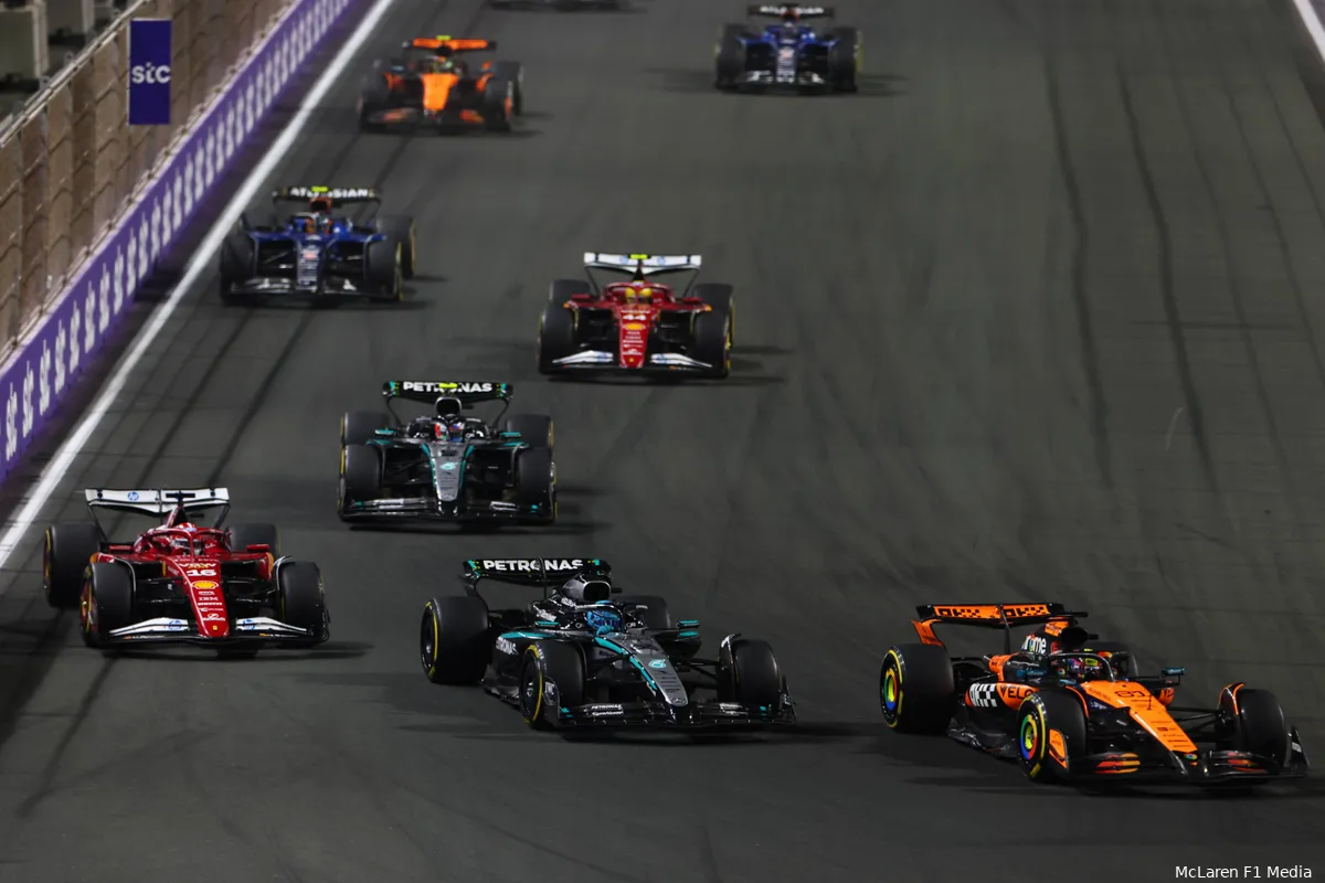 mclaren oscar piastri ferrari lewis hamilton charles leclerc mercedes george russell andrea kimi antonelli gp saoedi arabie 2025 zondag