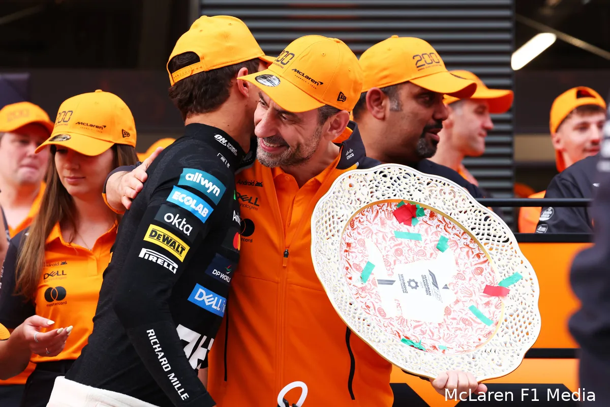 lando-norris-mclaren-gp-hongarije-2025-zondag-10-andrea-stella