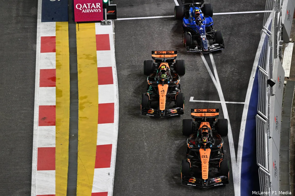 lando-norris-race-singapore-2025-mclaren-piastri-start