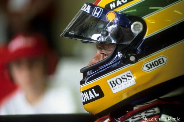 Alesi: 'Als je tegen Senna racete, voelde het net alsof hij tegen je aan het praten was'