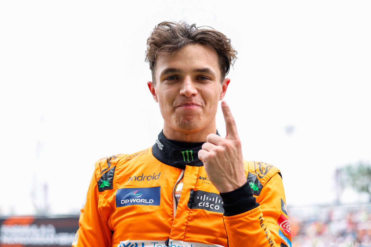 lando norris pole blij vinger kwalificatie hongarije