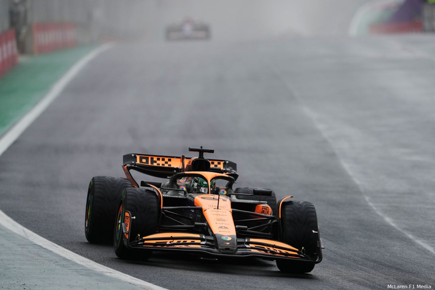 oscar piastri mclaren 2024 brazilie regenrace zondag