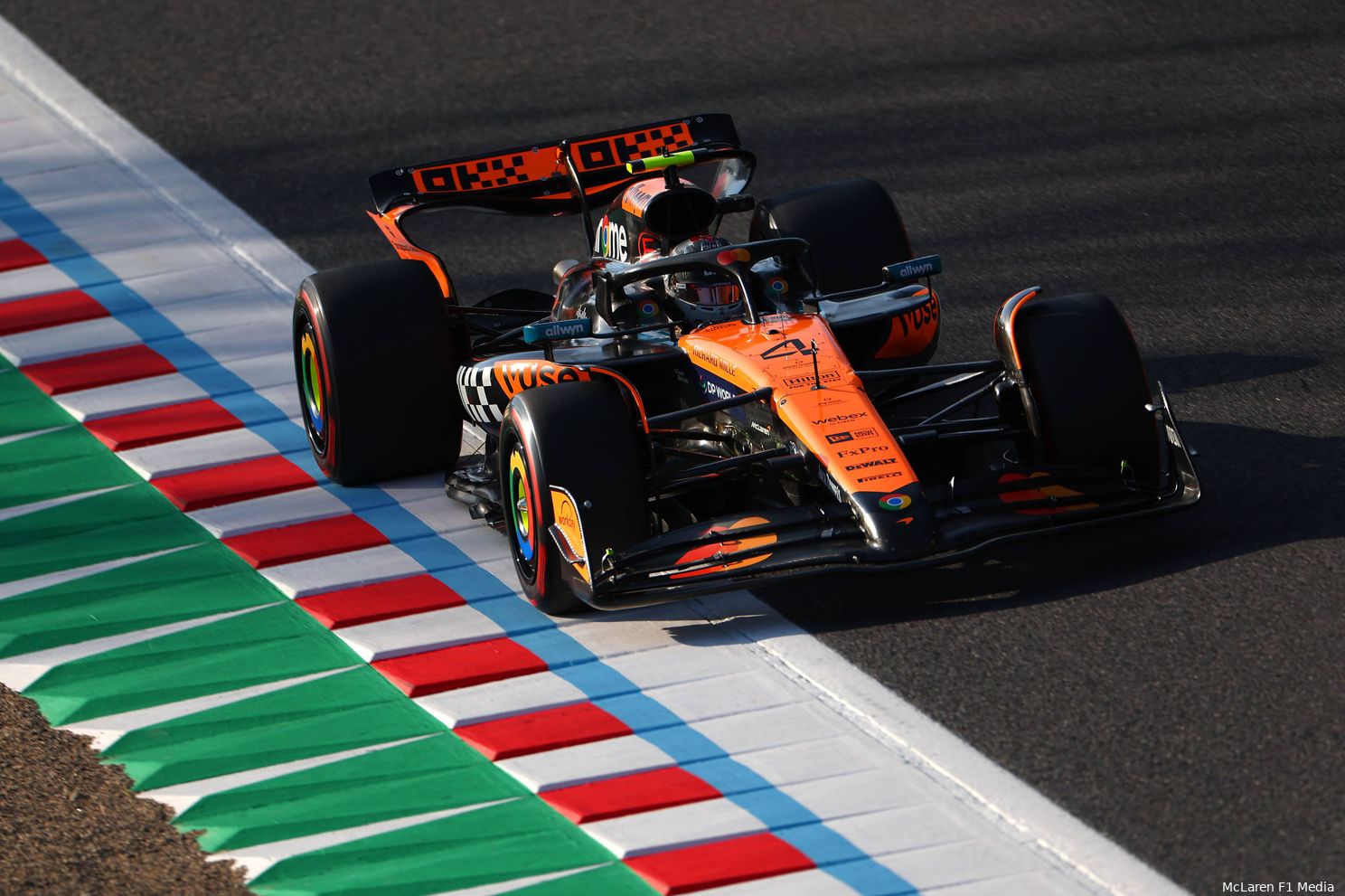 mclaren mcl39 suzuka japan 2025 vrijdag lando norris 14