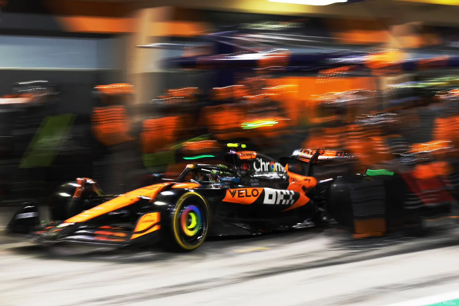 norris pitstop mclaren 2210068022