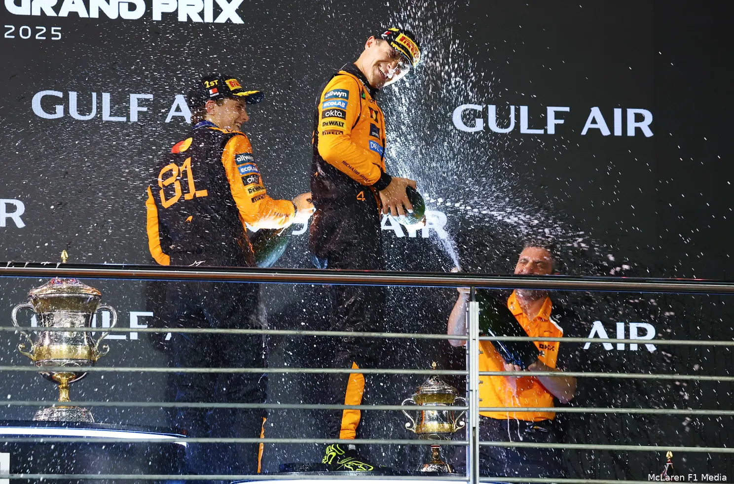 piastri norris mclaren bahrein stella podium 2210082979