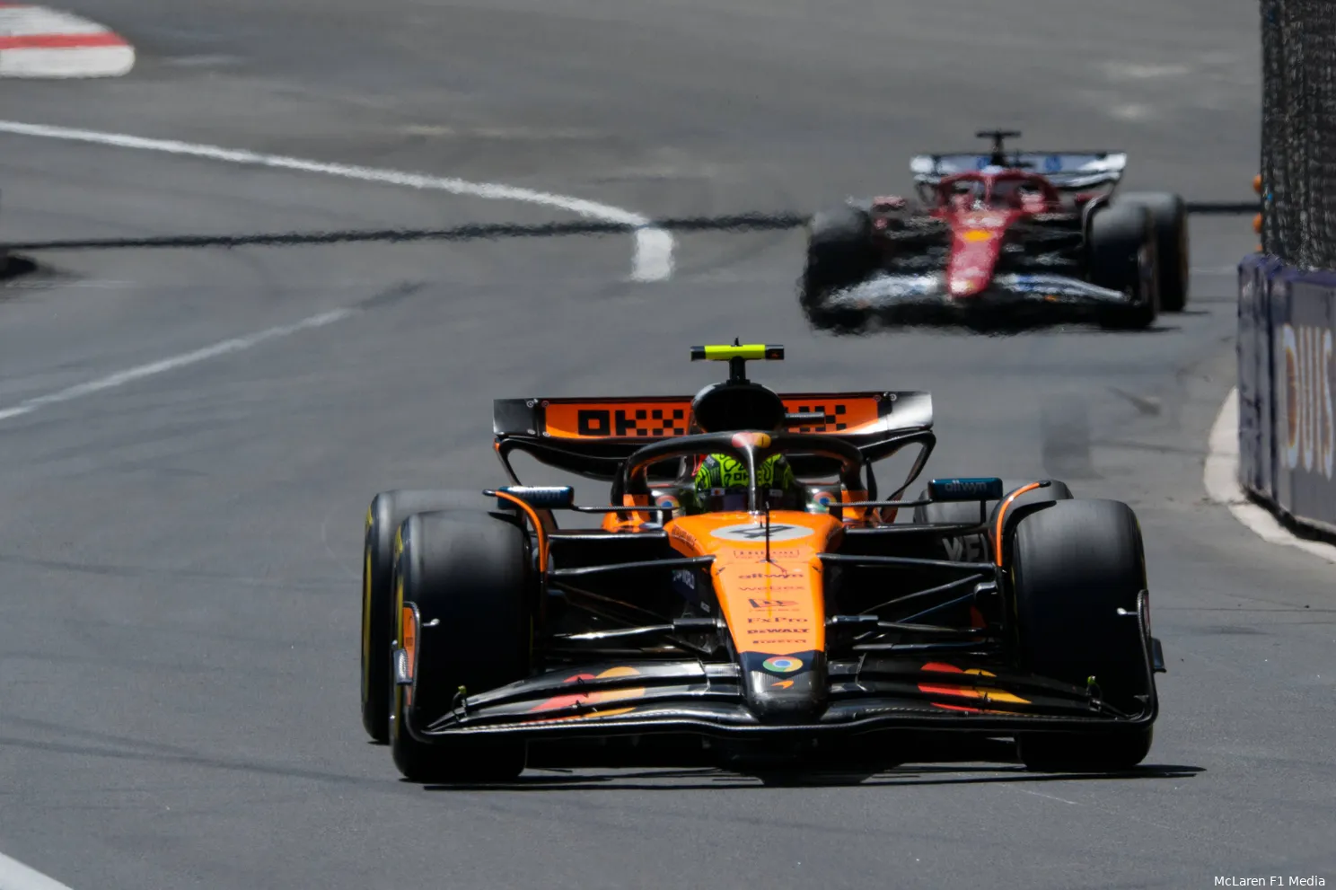 Albers acht Verstappen nog niet kansloos: 'Dan kan Max die zege zomaar eens naar zich toetrekken'