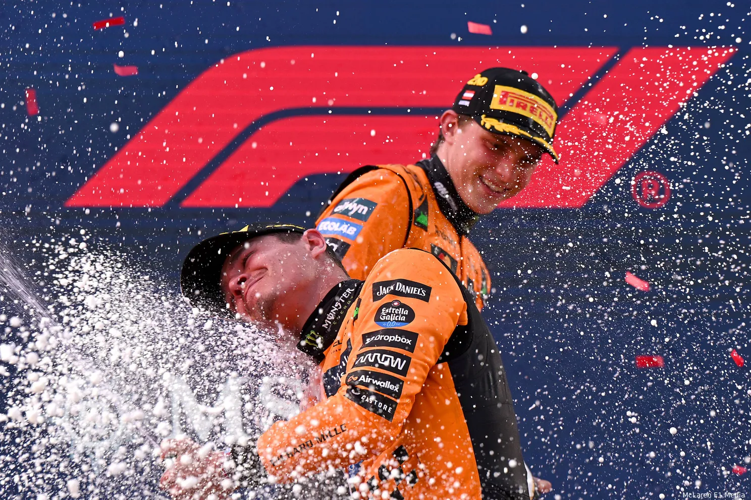 lando norris oscar piastri mclaren gp oostenrijk 2025 zondag podium champagne