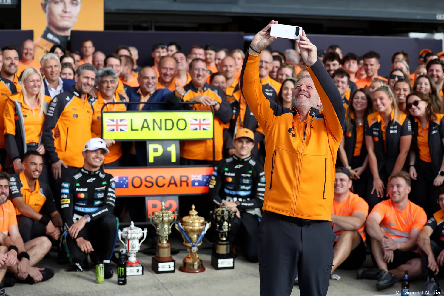 oscar piastri podium silverstone 2025 lando norris team foto
