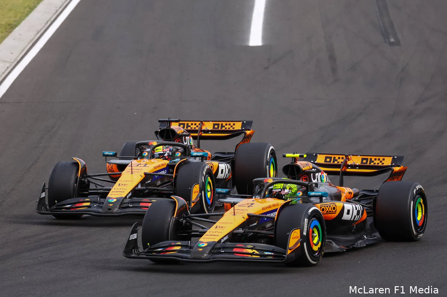 lando-norris-oscar-piastri-zondag-race-mclaren-hongarije