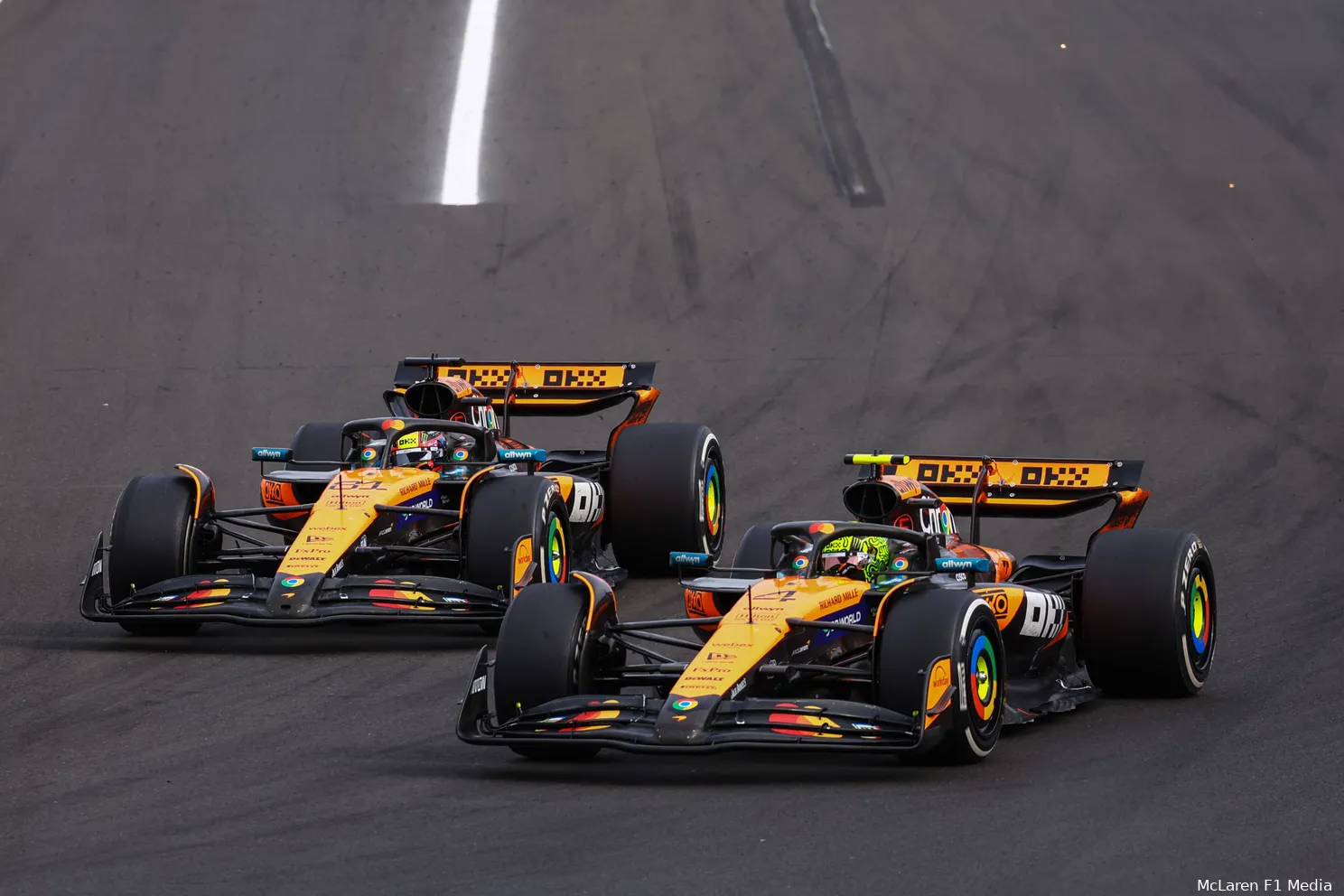 lando-norris-oscar-piastri-zondag-race-mclaren-hongarije