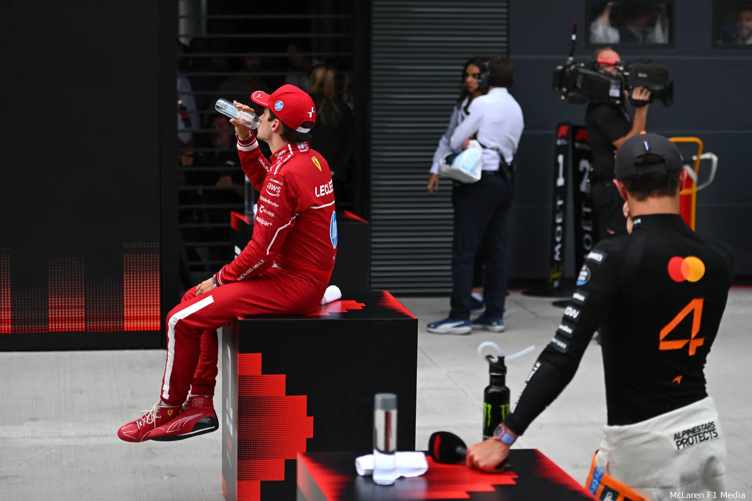 mclaren-lando-norris-charles-leclerc-ferrari-gp-hongarije-zaterdag-2025-8