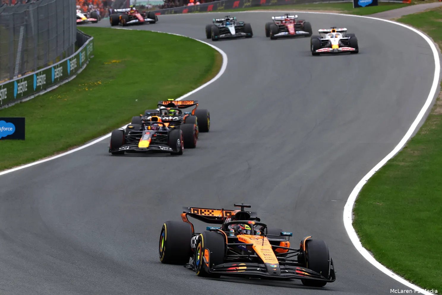 oscar-piastri-mclaren-max-verstappen-red-bull-racing-gp-nederland-2025-zondag-lando-norris
