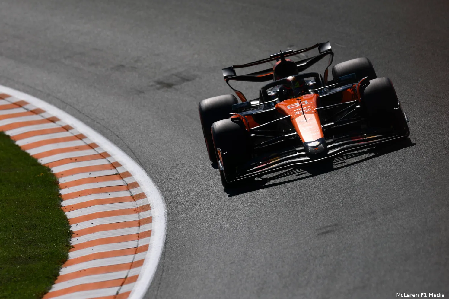 oscar-piastri-mclaren-mcl39-zandvoort-nederland-118-drs