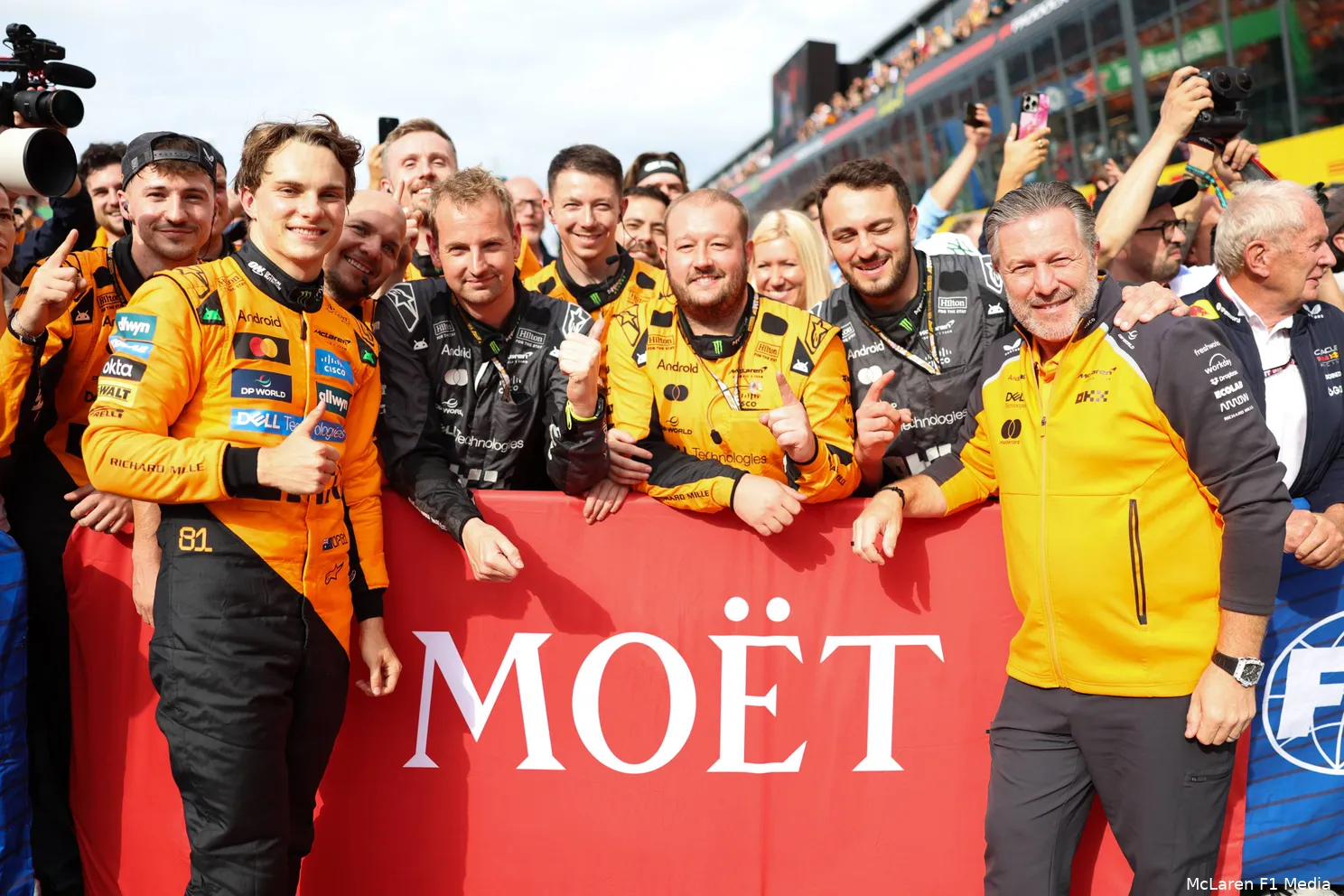 oscar-piastri-zak-brown-mclaren-gp-nederland-2025-zondag-2