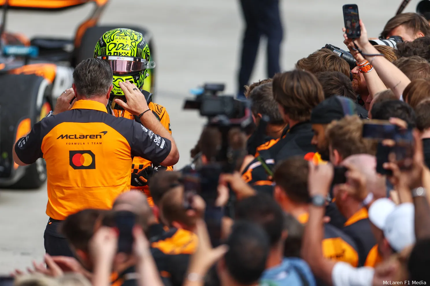 zak-brown-lando-norris-win-2025-mclaren-hongarije