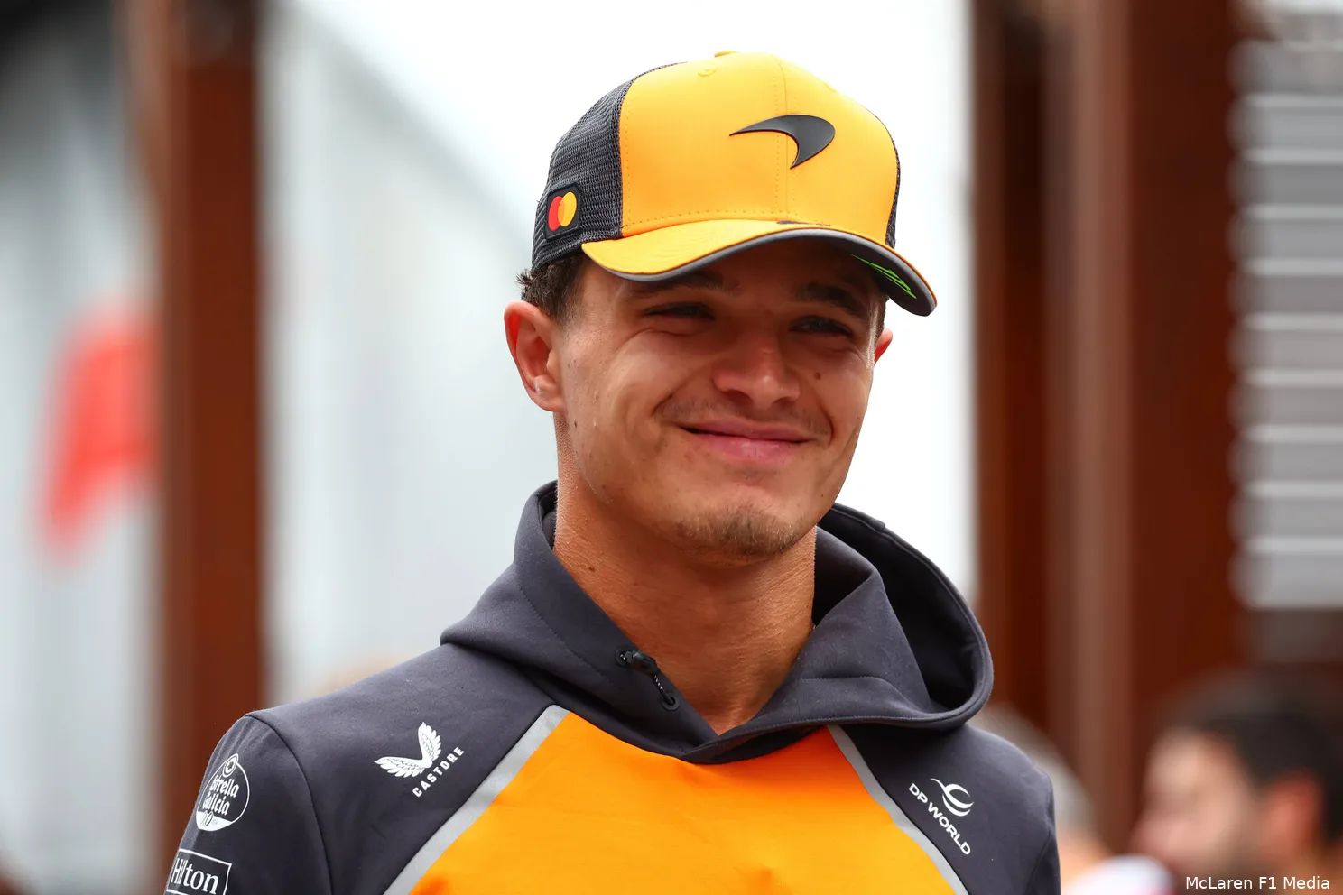 lando-norris-mclaren-baku-vrijdag (26)