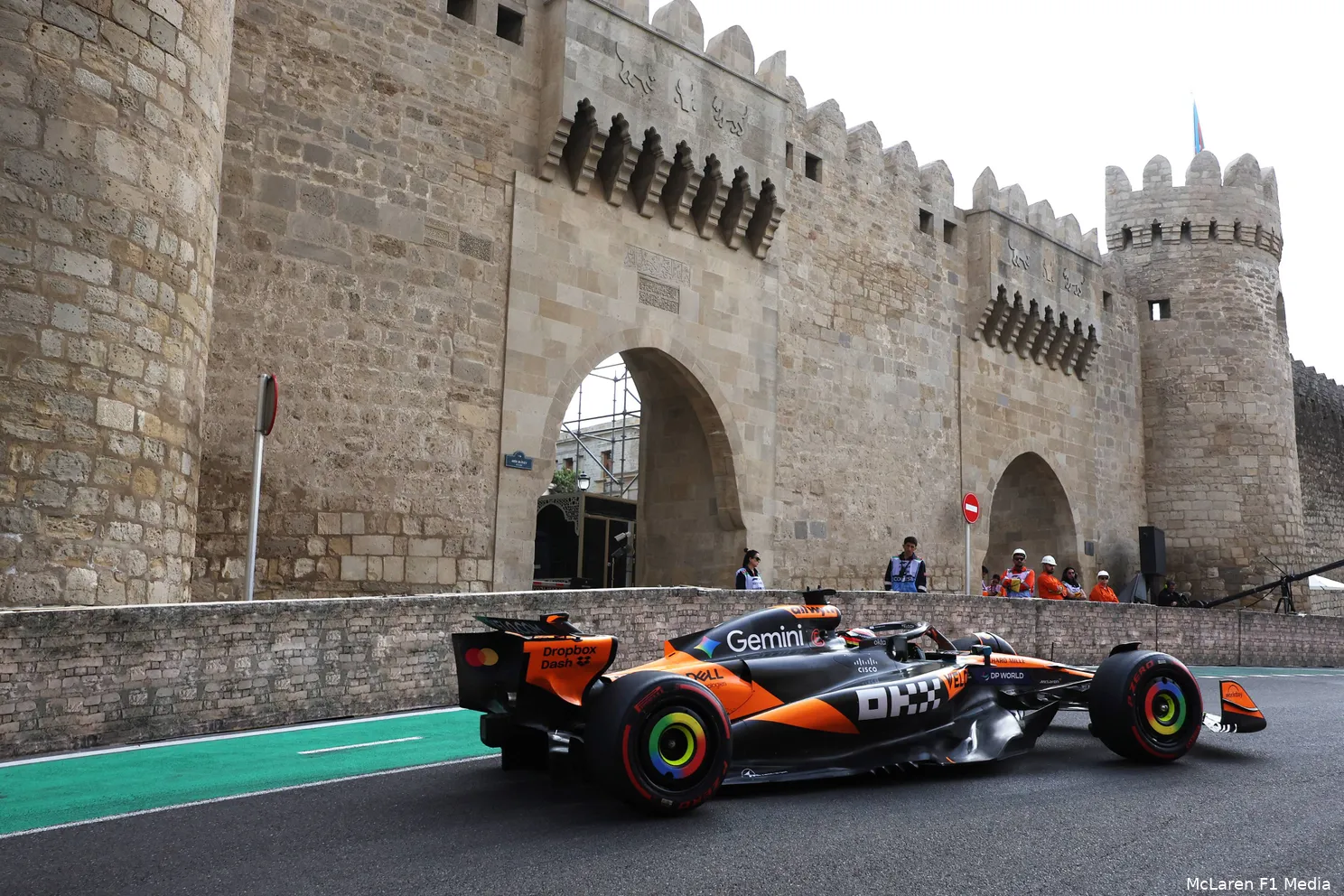 oscar-piastri-mclaren-baku-vrijdag (12)