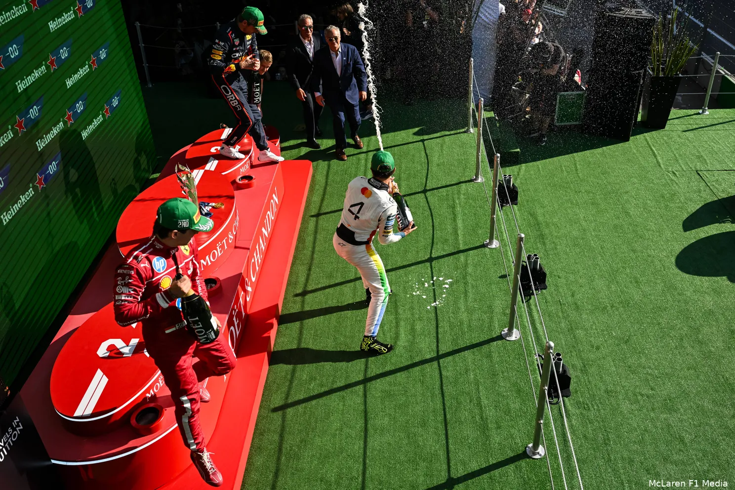 charles-leclerc-ferrari-max-verstappen-red-bull-racing-lando-norris-mclaren-mexico-zondag-2025